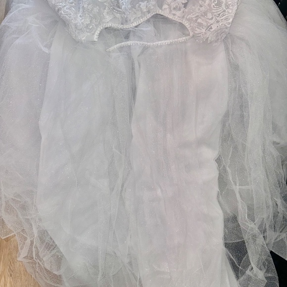 Wedding Dress 2 in 1 Elegant White Lace with Detachable Skirt Train - Picture 15 of 15